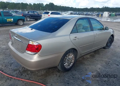 2005 Toyota Camry Le z USA, uszkodzony, nr VIN 4T1BE32K35U097037